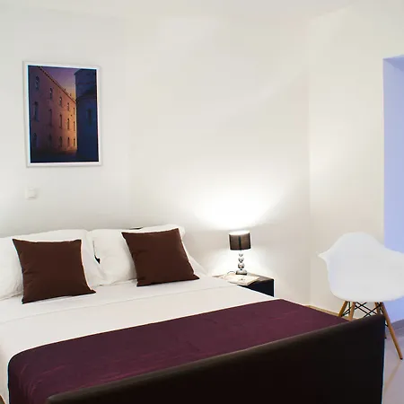 Allure Apartment *